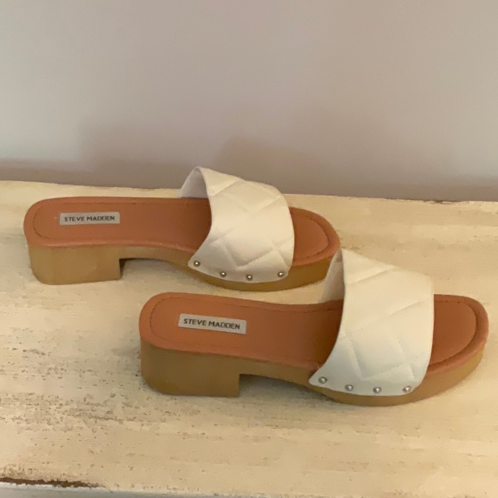 Steve Madden White and Tan Minimalist Sandals NWOT